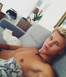 Hot IG Boy 1 5a71cafa8b68f.jpg