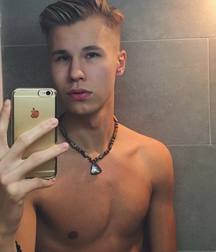Hot IG Boy 1 5a71cafcd2f16.jpg