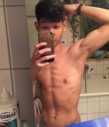 Hot IG Boy 2 5a71cdace7159.jpg