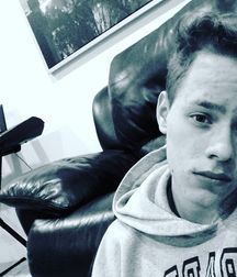 Hot IG boy 3 5ab6af5f38764.jpg