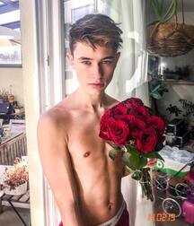 Cute boy Noah 5f95a423ede7c.jpg