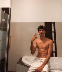 Cute boy Noah 5f95a42ca52db.jpg