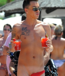 Nudist 58406fc19f03c.jpg