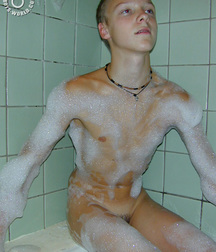 Un ange dans son bain 58d95429cb9bd.jpg
