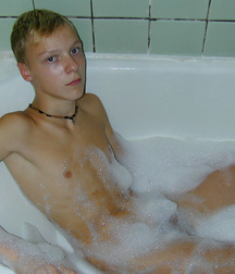 Un ange dans son bain 58d95441ddcfe.jpg
