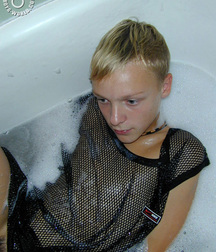 Un ange dans son bain 58d95458d3c74.jpg