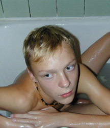 Un ange dans son bain 58d95463907df.jpg