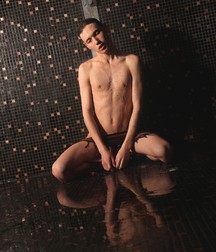 Zoe in shower. 59e9dd6236bba.jpg