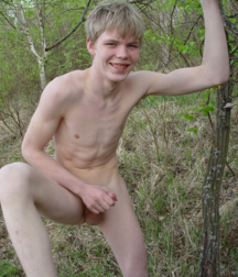 Naked in a tree. 5a429c47ee2fe.png