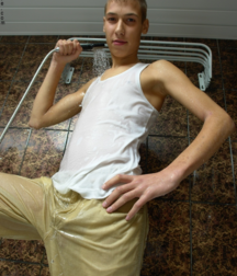 Andy's shower. 5a4a8b07459c2.png