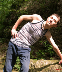 Joshua nu en foret. 5a5b9ced47768.jpg