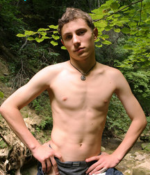 Joshua nu en foret. 5a5b9cf9969a0.jpg
