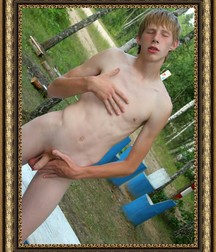 Leon est vraiment le plus beau. 5a8b17c5c132b.jpg