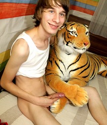 Finn and his tiger. 5a97027e7ff3d.jpg