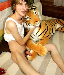 Finn and his tiger. 5a97028105fb0.jpg