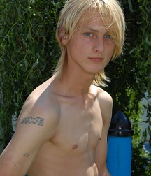 Hot boys 2. 5abbf977ef728.jpg