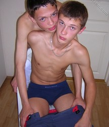 2 boys. 5adf7c32bf949.jpg