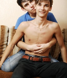 Larion and Darron. 5b05b2938d51d.jpg