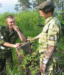 Two Russian soldier boys out on patrol 5945b10d32211.jpg