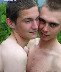 Two Russian soldier boys out on patrol 5945b1934f1bf.jpg