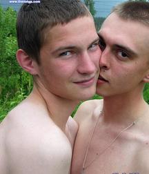 Two Russian soldier boys out on patrol 5945b194406ad.jpg