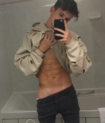 I'm back 5ec9dd7c8aefc.jpg