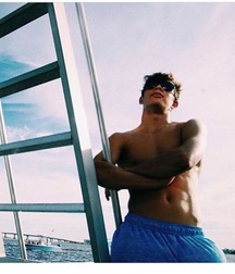 Hayes Shirtless 59ff12f6c0a0b.jpg