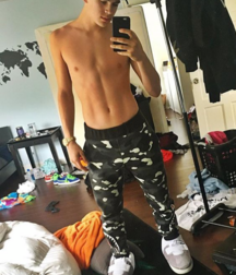 Hayes Shirtless 59ff130743f39.png
