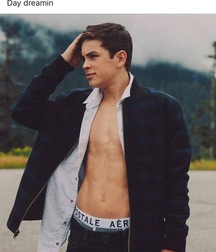 Hayes Shirtless 59ff13084950e.jpg