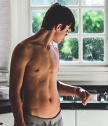 Hayes Shirtless 59ff130c0020e.png