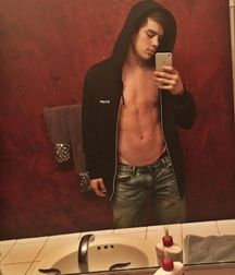Hayes Shirtless 59ff130e8eb5c.png