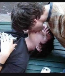 Kissing boys 5b37e12756911.jpeg