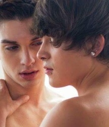 Kissing boys 5b37e12a6241b.jpeg
