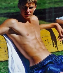 Eye candy  5b7b815c86911.jpeg