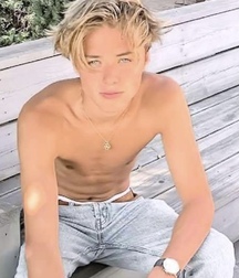 Loveboys 221 Twink Tube Guys 604ae41f55b3f.jpeg