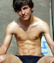 Beautiful Boy 5bd29ba4560eb.jpg