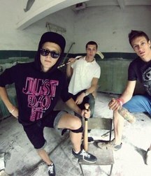 chav lads 20 593e943892adb.jpg