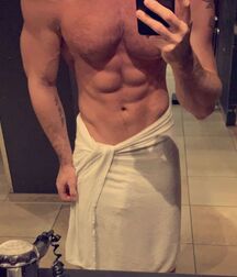 Sexy Shirtless Guys 9 606f596a718c1.jpg