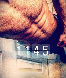 Sexy Shirtless Guys 9 606f597c05abf.jpg