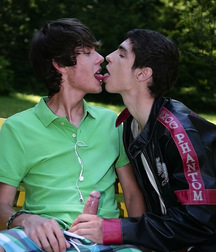 Kiss 3 5b1b1c0df27f9.jpg