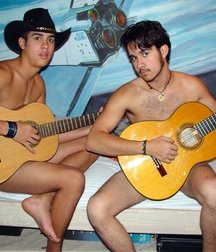 Musicians 4 5b1b2d3e2d16a.jpg
