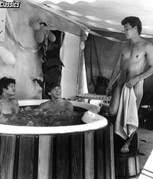 Hot Tub Party 5b1bec4bd607e.jpg