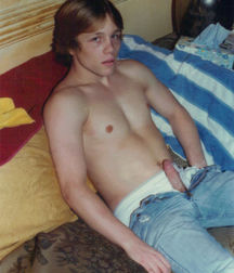 Casting Couch 5c3fc8f2753bc.jpg