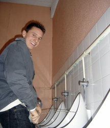 Gotta Pee 2 5df7f6e86bbe9.jpg