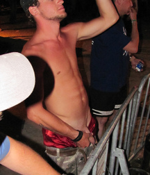Gotta Pee 4 5df81b4403eaf.jpg
