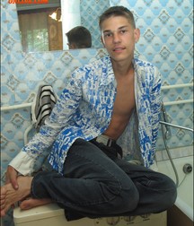 Ton Alone5 5b2fb3c62f557.jpg
