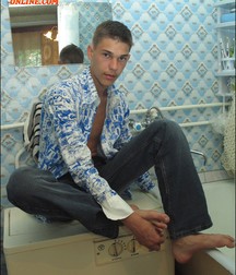 Ton Alone5 5b2fb3cd2587b.jpg