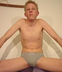 Hot but retarded  5b7de39f273d4.jpg