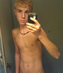 Mirror Selfies 07 57da04dab99a7.jpg