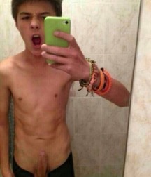 Mirror Selfies 08 57da050dd1037.jpg